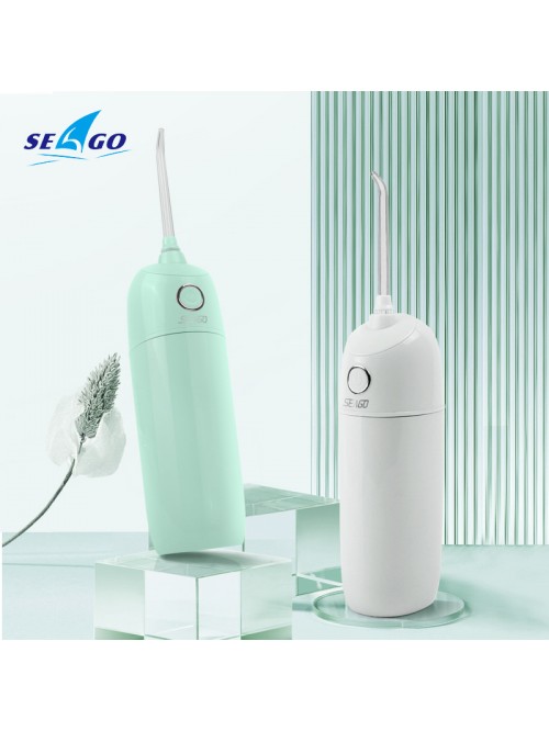 Portable multifunctional mouthwash, suitable for cleaning braces