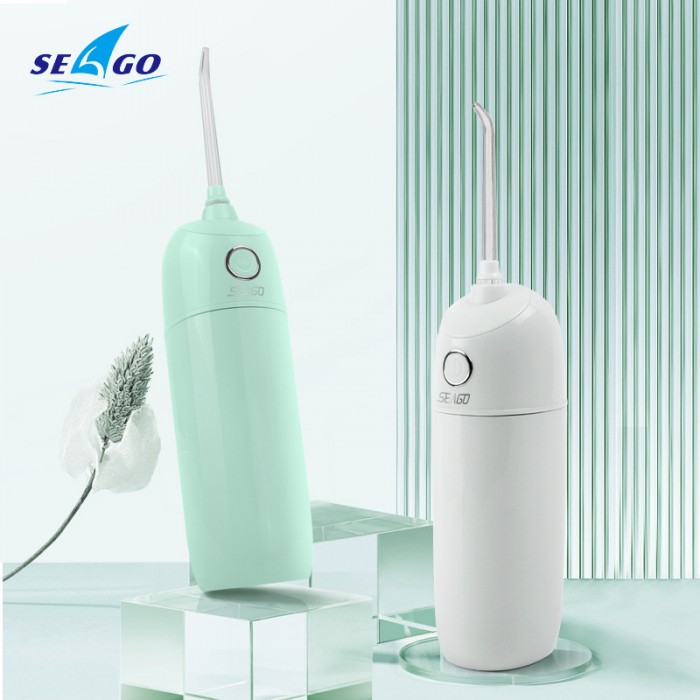 Portable multifunctional mouthwash, suitable for cleaning braces